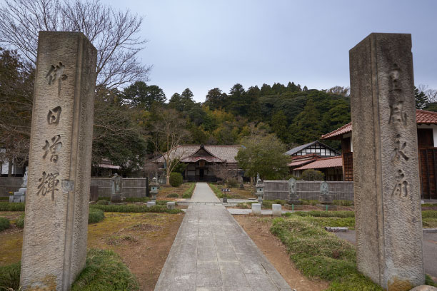 2_jissho_in_temple.jpg