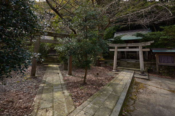 2_kaga_shinmeigu_shrine.jpg