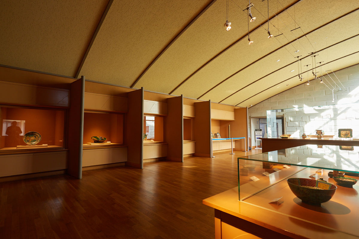 Lots of masterpieces includes Ko-kutani are exhibited