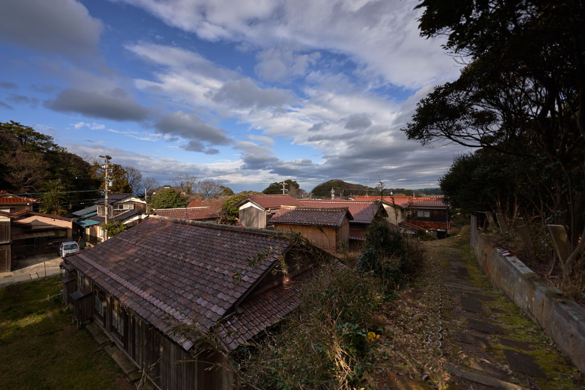  Reddish tile roof houses is typical townscape in Hashitate