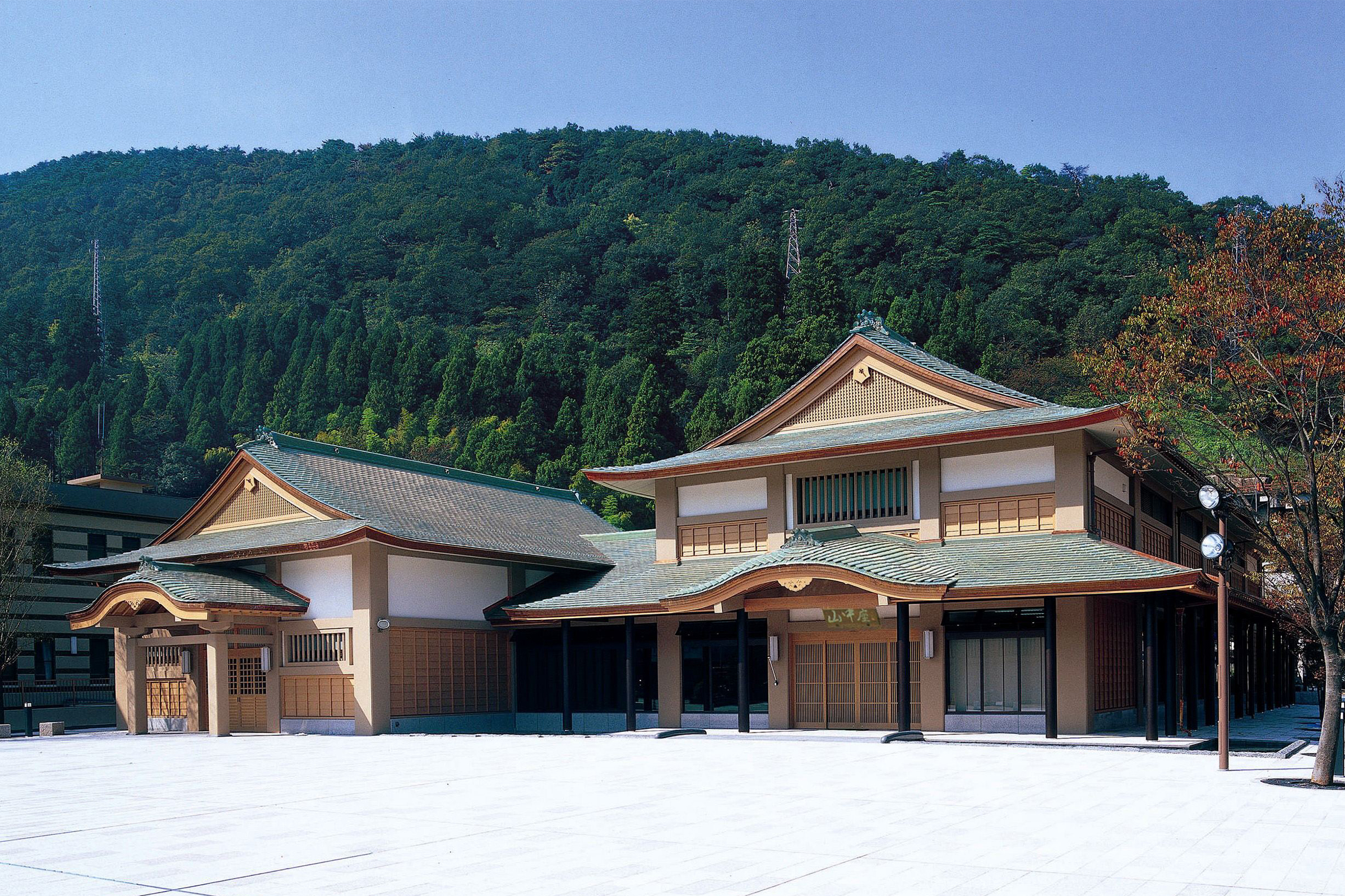 Located next to the Kiku no Yu Public Bathhouse