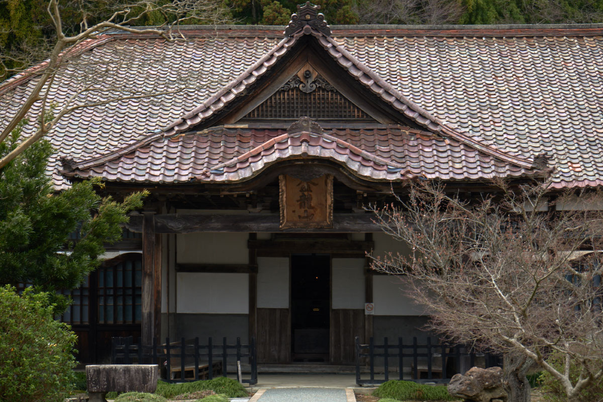 Jisshoin temple dedicated to the local feudal lords 