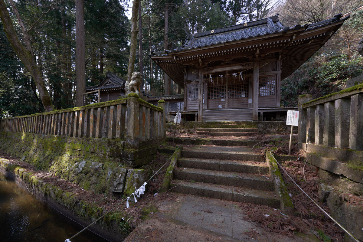 It is located in walking distance from Yuge Kaido street