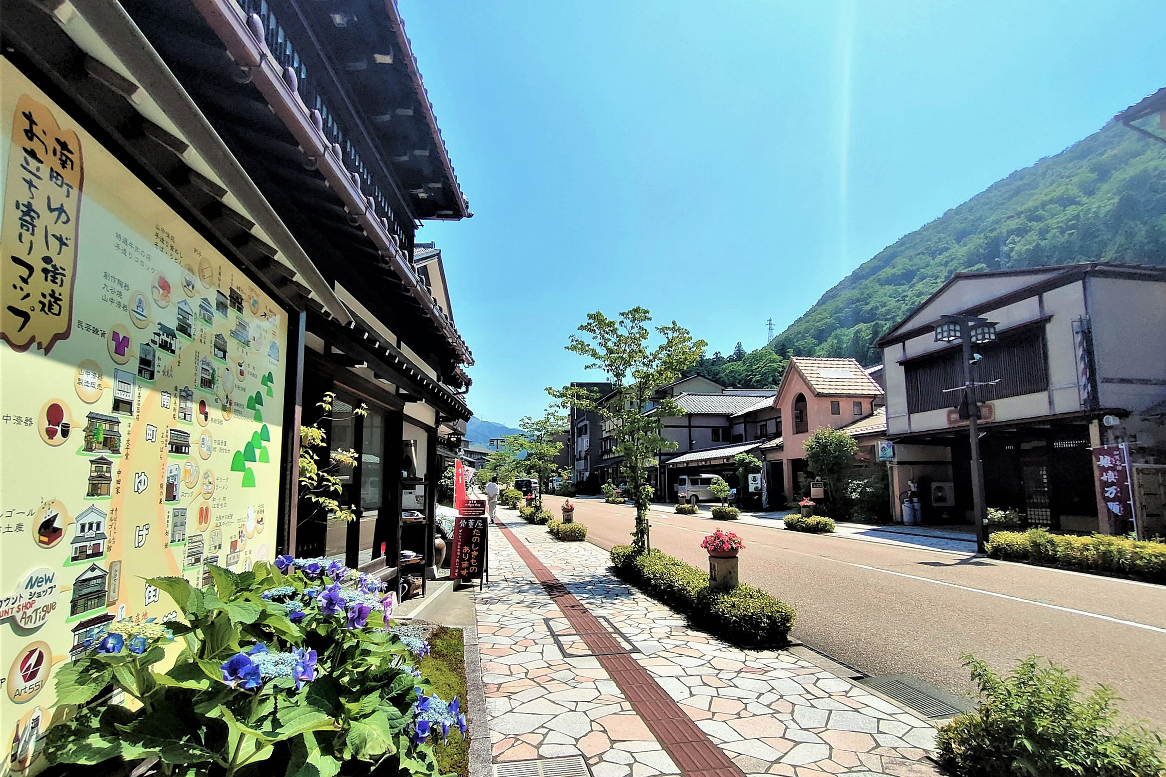 Yuge Kaido Street in Yamanaka Onsen