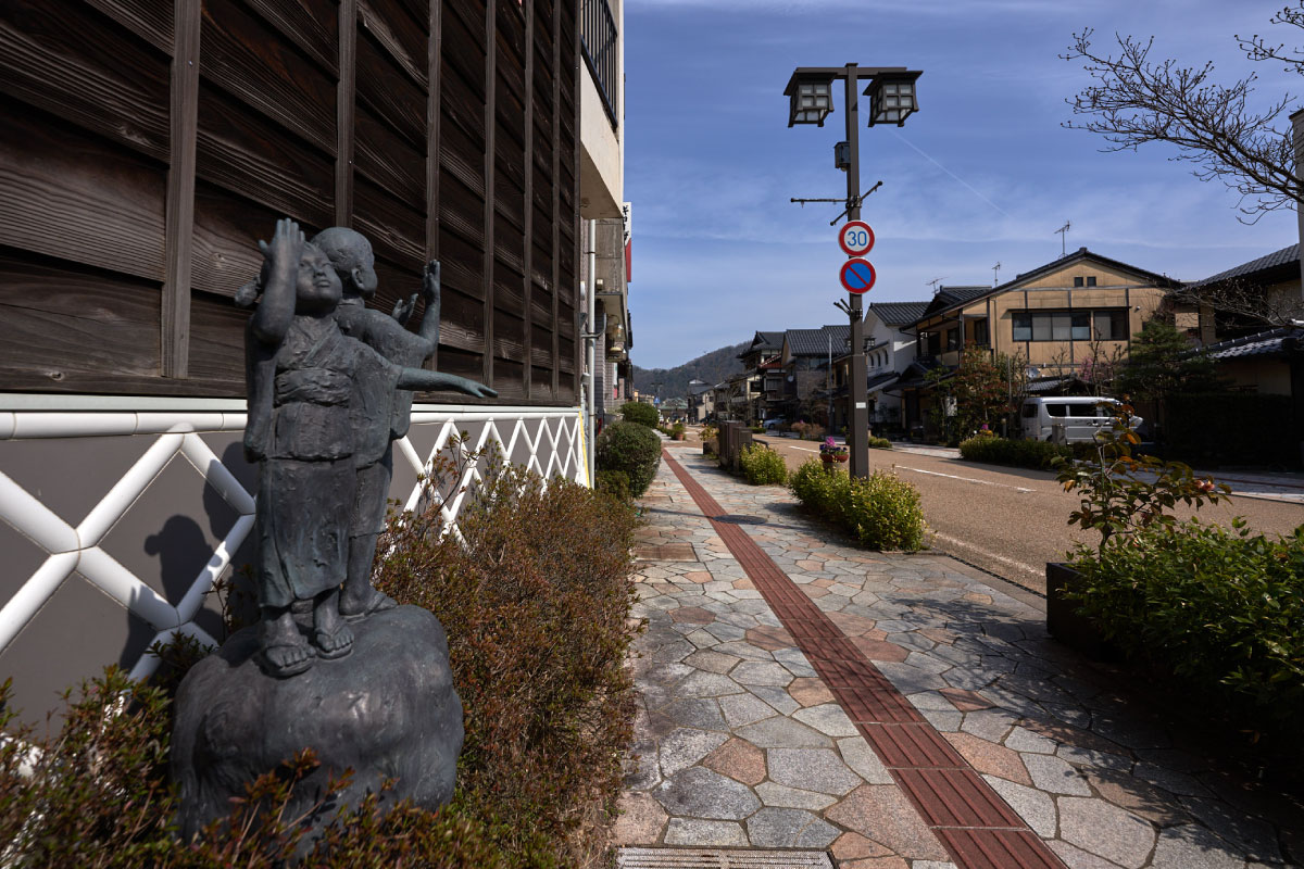 Yamanaka-bushi, a local folk song has been inherited to this region