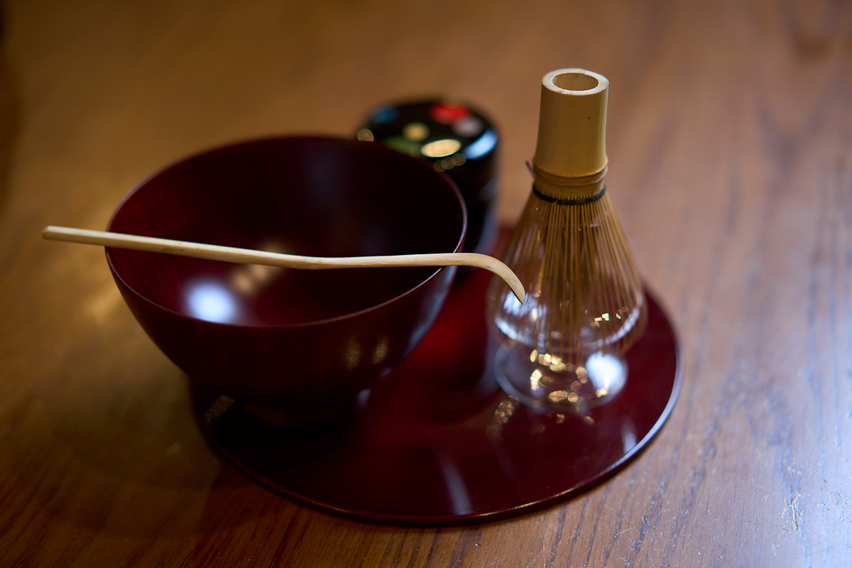 Ariya’s beloved tea ceremony utensils, including local crafts such as Yamanaka lacquerware.