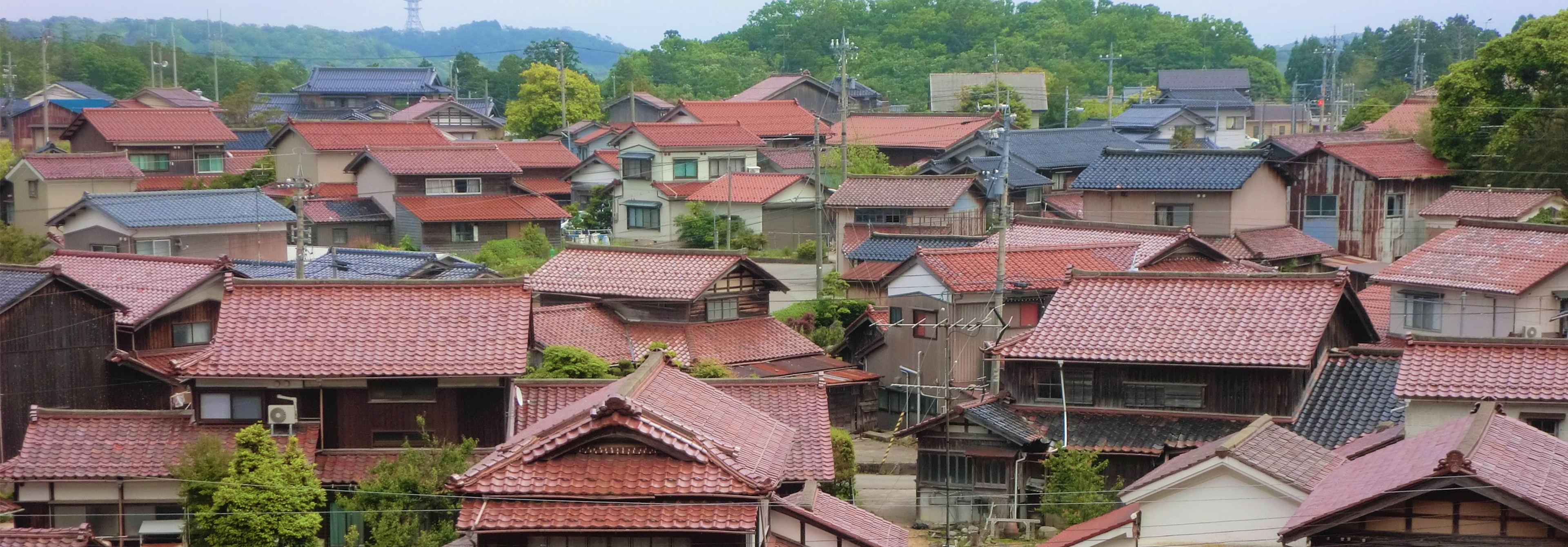 Red-tile roof houses 