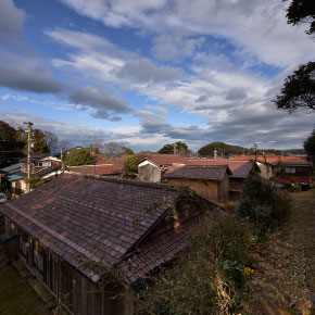 Red-tile roof houses 