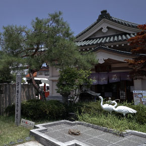 Kiku no Yu a public bathhouse located in the centre of Yamanaka Onsen area
