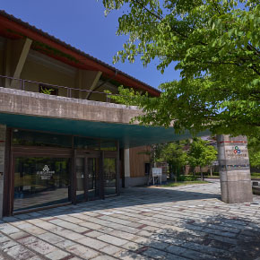 Kutani-yaki porcelain art museum, located in Daishoji town