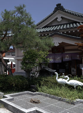 Kiku no Yu a public bathhouse located in the centre of Yamanaka Onsen area