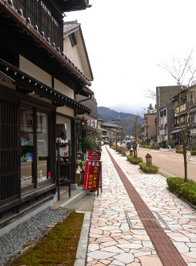 A main street in Yamanaka Onsen, it contains craft shops and atelier, café and some eatery